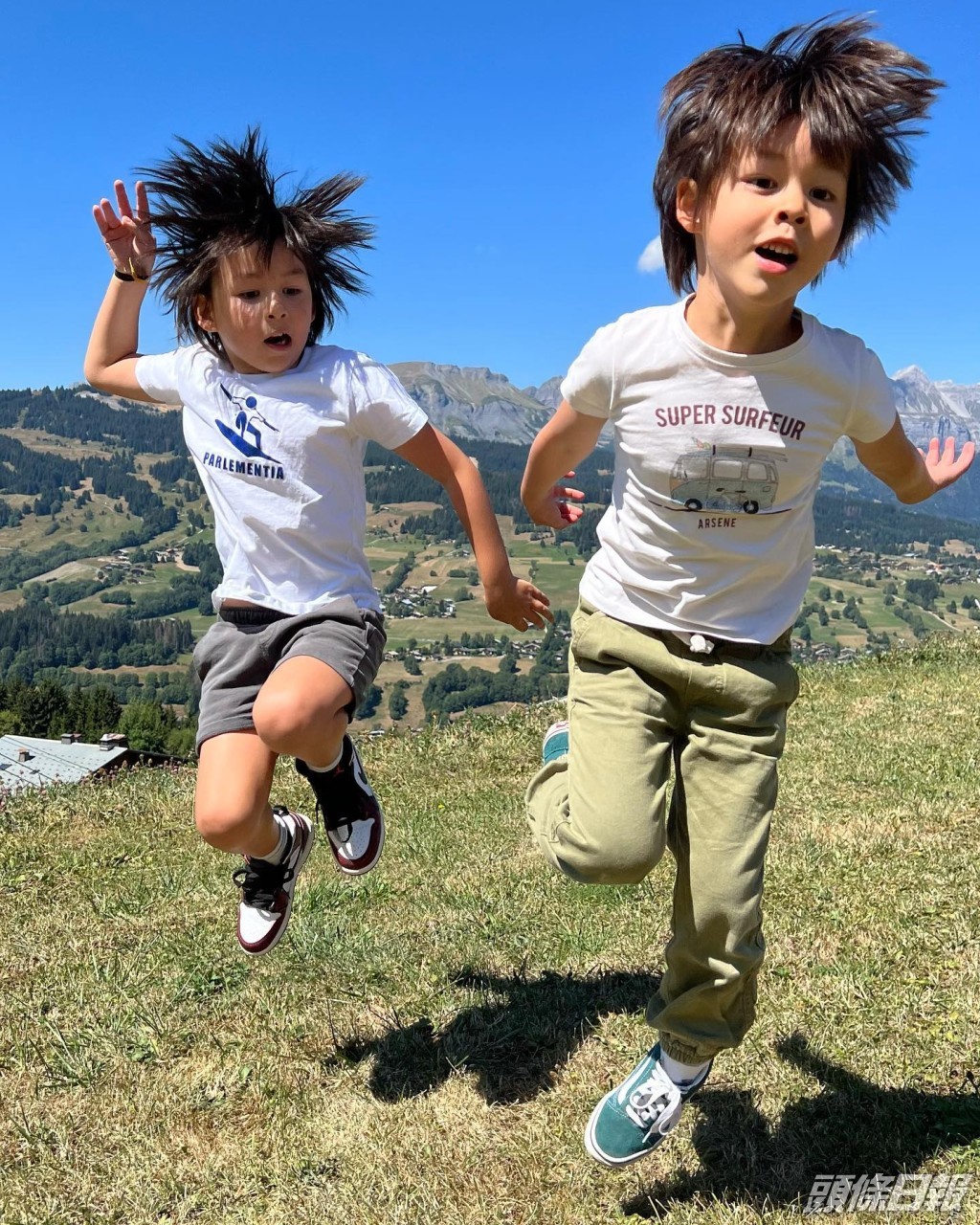 周汶錡一家四口早前返法國放暑假。